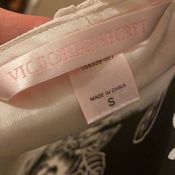 Victoria’s Secret Bridal Pearl Embroidered Night Gown - Picture 7 of 7